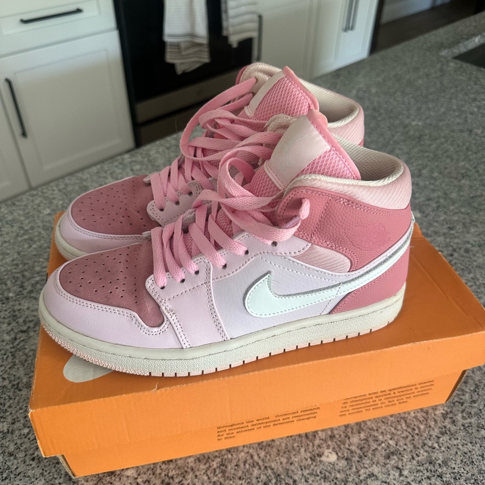 Digital Pink Air Jordan 1s - Great Condition! Size 9